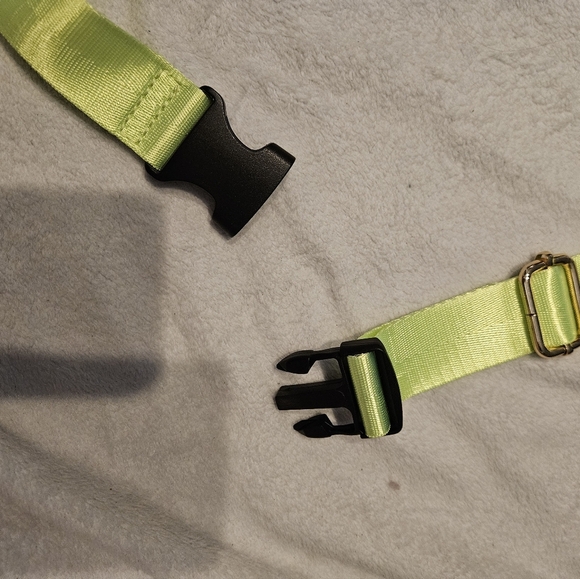 Isabelle PETA Approved Vegan Lime Green Waist Belt Bag Fanny Pack Adjustable - Picture 6 of 8